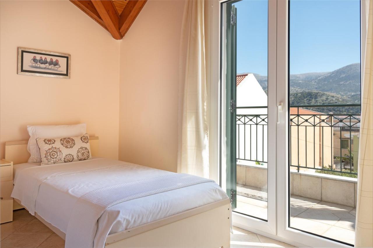 Grand Square Apartment Аргостолион Екстериор снимка